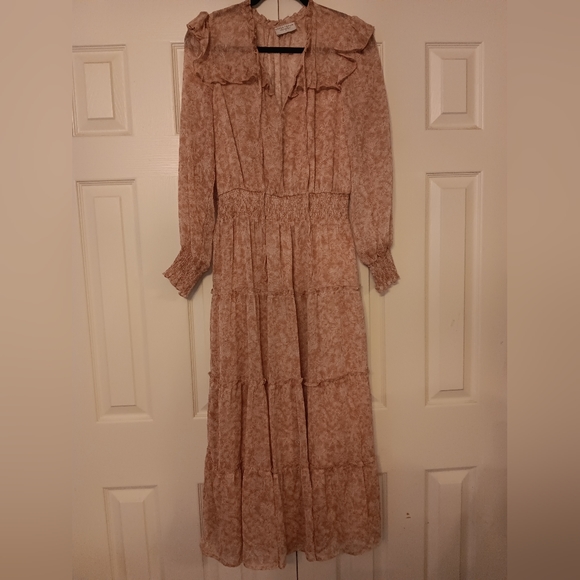Dress Forum Dresses & Skirts - Not hardly wore! Like perfect condition.